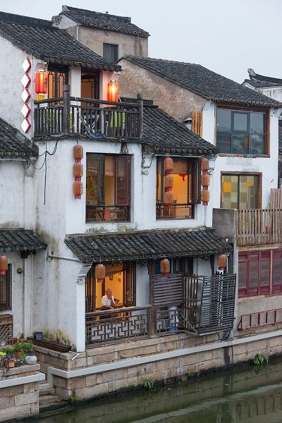 Su, Keren 아티스트의 Traditional house along the Grand Canal-Wuxi-Jiangsu Province-China작품입니다.